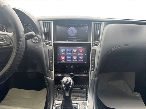Used 2017 INFINITI Q60 2.0t w/ Moonroof Package RWD image 14