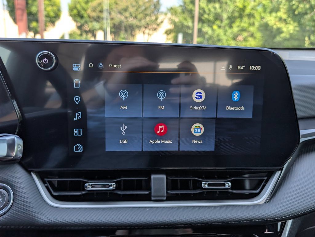 New 2027 Chevrolet Equinox LT w/ Safety and Technology Package FWD image 18