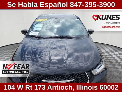 Used 2025 Chrysler Pacifica Select FWD image 5