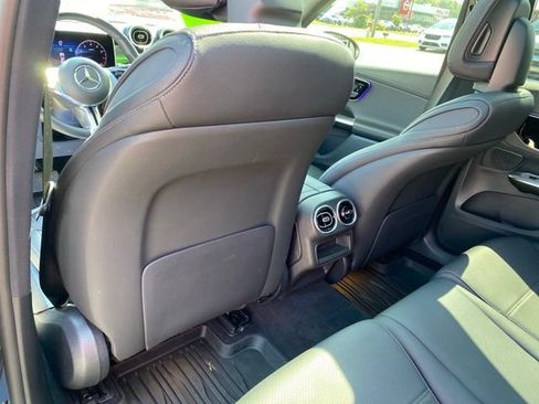 Used 2025 Mercedes-Benz GLC 300 4MATIC image 29