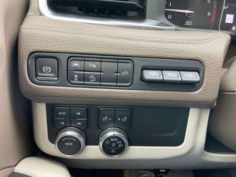 Used 2021 GMC Yukon XL Denali AWD/4WD image 38