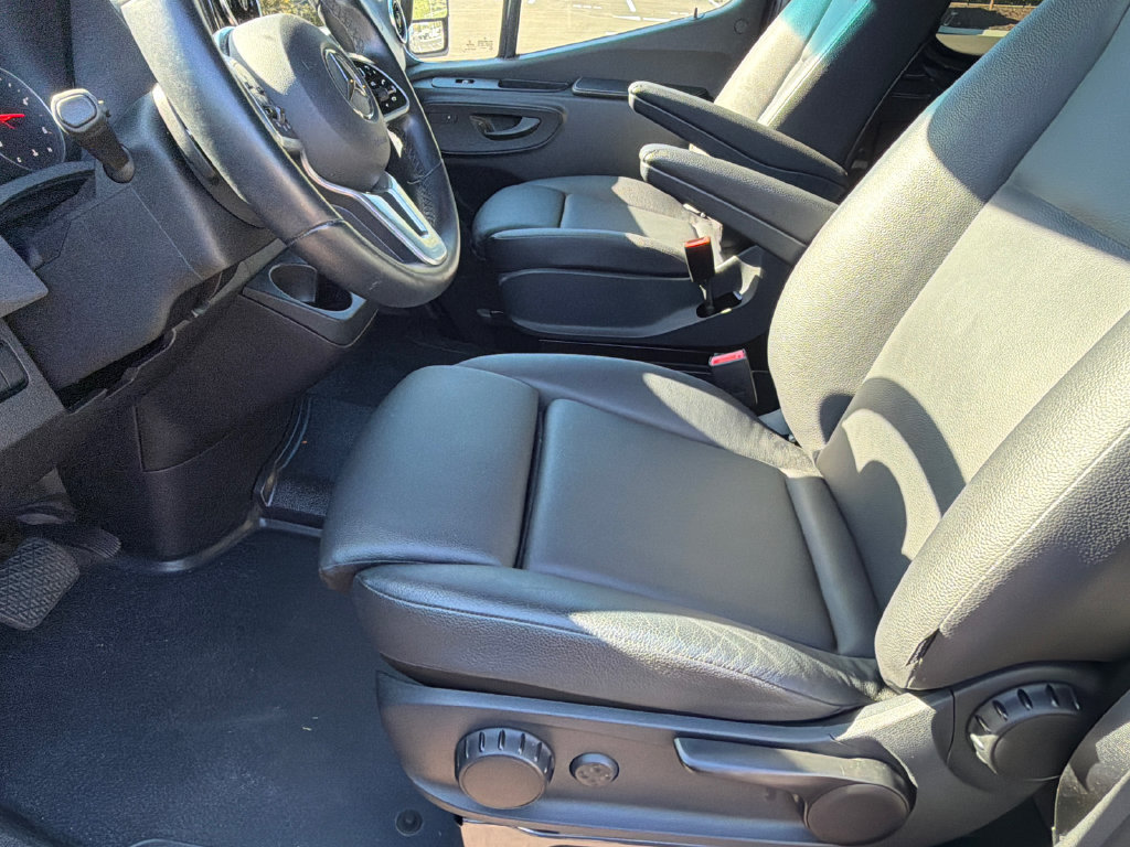 Used 2021 Mercedes-Benz Sprinter 2500 image 4