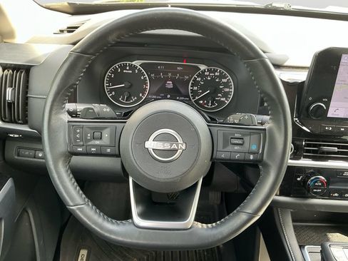 Used 2023 Nissan Pathfinder SL AWD/4WD image 19
