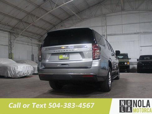 Used 2024 Chevrolet Suburban LT RWD image 12