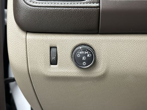 Used 2015 GMC Canyon SLT image 25