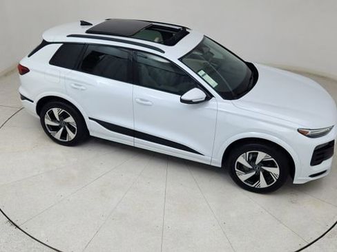 Used 2025 Audi Q6 e-tron Premium Plus image 74