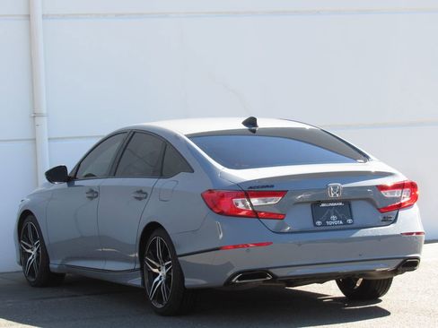 Used 2021 Honda Accord Touring image 5