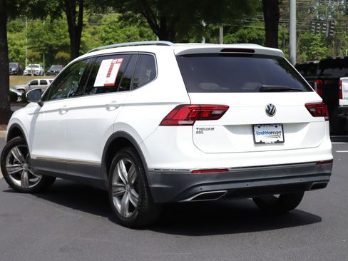 Used 2021 Volkswagen Tiguan SEL FWD image 3