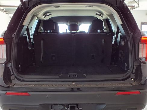 Used 2025 Ford Explorer Active AWD/4WD image 19