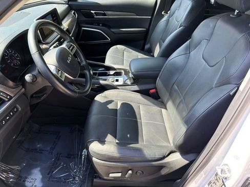 Used 2022 Kia Telluride EX w/ EX Premium Package FWD image 11