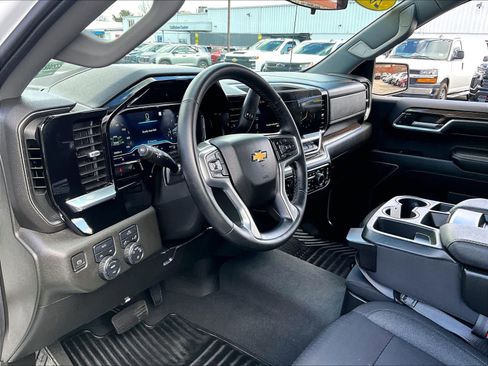 Used 2023 Chevrolet Silverado 1500 LT image 8