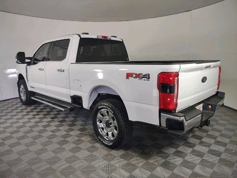Used 2023 Ford F250 Lariat w/ Chrome Package image 5