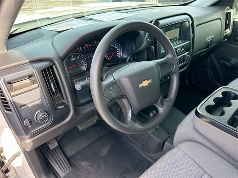 Used 2018 Chevrolet Silverado 1500 W/T w/ Trailering Package image 9