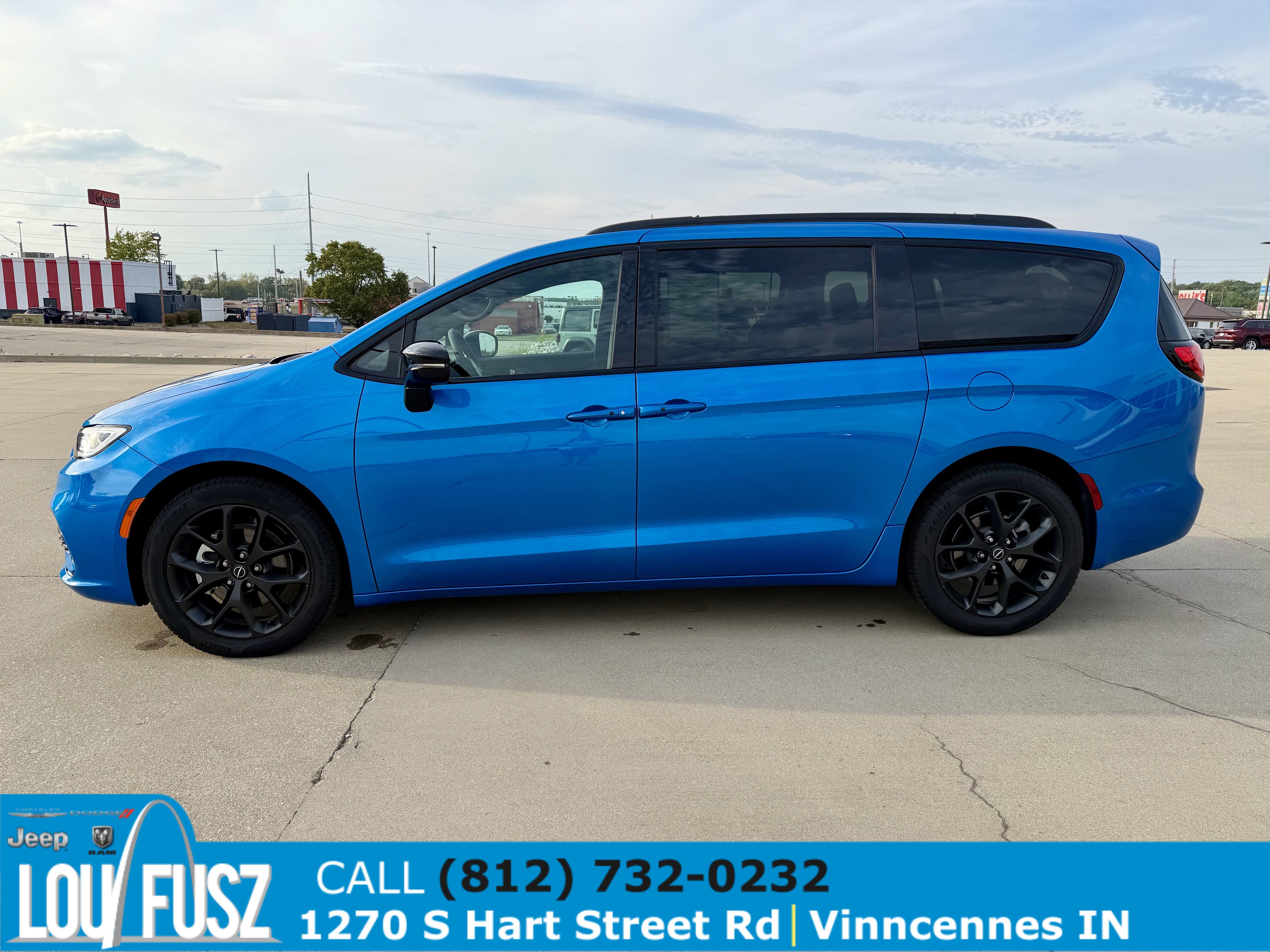 Used 2026 Chrysler Pacifica Select w/ S Appearance Package FWD image 4