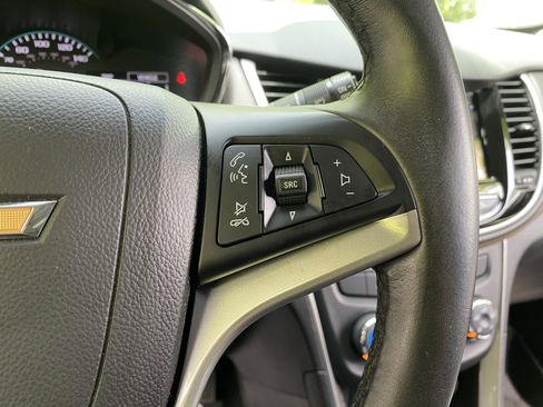 Used 2018 Chevrolet Trax LT w/ LT Convenience Package AWD/4WD image 21