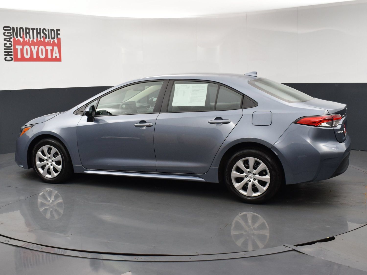 Used 2025 Toyota Corolla LE FWD image 2
