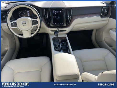 Used 2021 Volvo XC60 T5 Momentum w/ Climate Package image 12