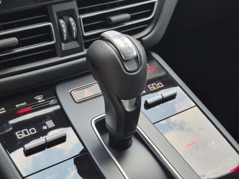 Certified 2026 Porsche Macan AWD/4WD image 20
