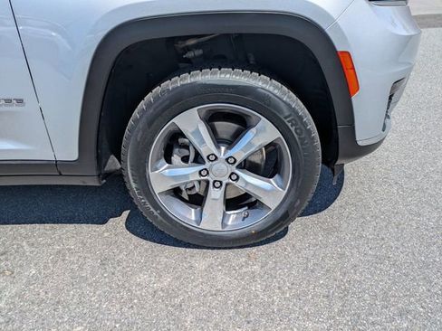 Used 2022 Jeep Grand Cherokee L Limited RWD image 12