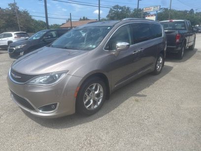 Used 2017 Chrysler Pacifica Limited w/ UConnect Theater Package