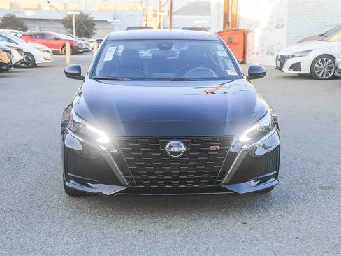 Used 2024 Nissan Altima 2.5 SR image 2