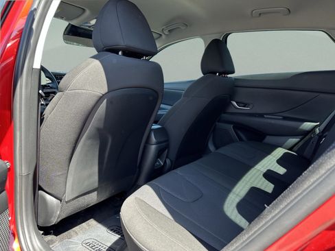 Certified 2026 Hyundai Elantra SE image 17