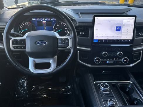Used 2024 Ford Expedition XLT image 13