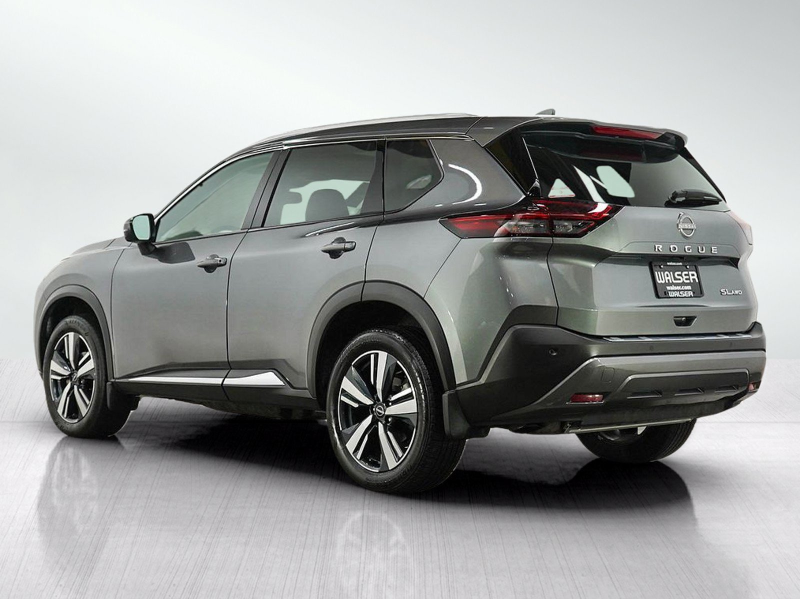 Used 2023 Nissan Rogue SL AWD/4WD image 3
