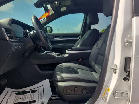 Used 2025 GMC Terrain Elevation w/ Elevation Premium Package AWD/4WD image 15