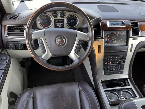 Used 2011 Cadillac Escalade Platinum image 10