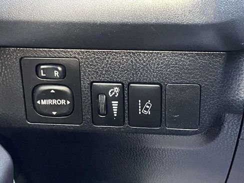 Used 2017 Toyota RAV4 LE FWD image 18