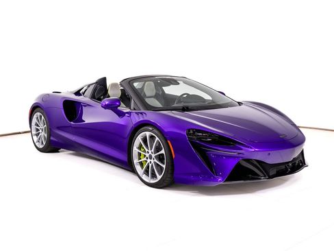 New 2025 McLaren Artura Spider RWD image 9