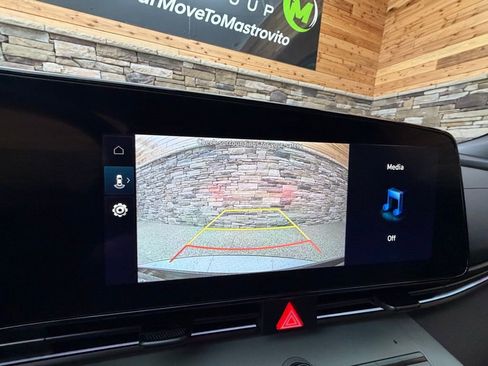 Certified 2025 Hyundai Elantra Limited image 23