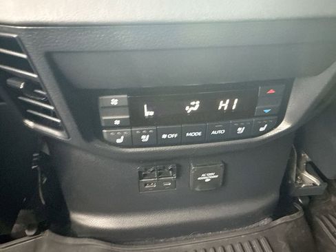 Used 2025 Toyota Sequoia Platinum image 32