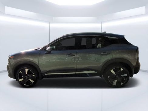Used 2025 Nissan Kicks SR FWD image 6