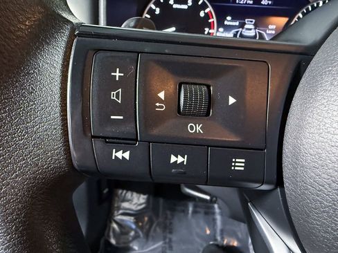 Used 2023 Nissan Rogue S image 26