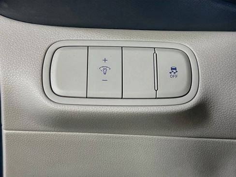 Used 2023 Hyundai Venue Limited FWD image 10