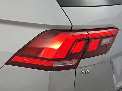 Certified 2022 Volkswagen Tiguan SE w/ Panoramic Sunroof Package image 35