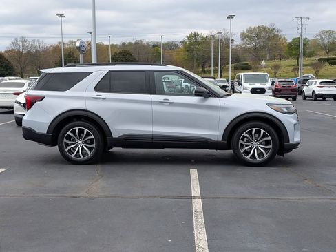New 2026 Ford Explorer ST-Line image 3