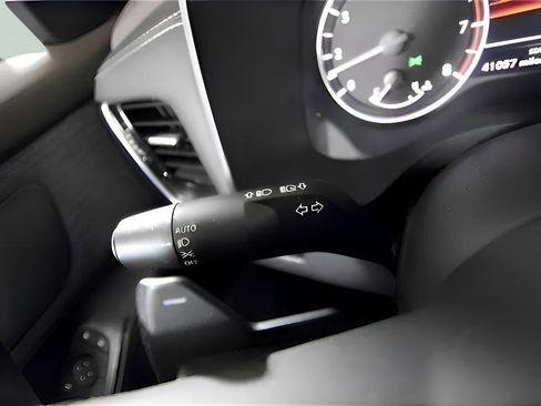 Used 2023 Nissan Rogue SV image 22