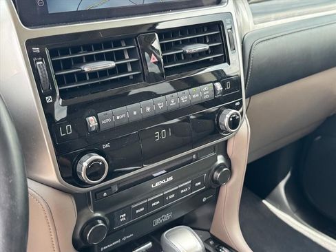 Used 2022 Lexus GX 460 Premium w/ Accessory Package AWD/4WD image 25