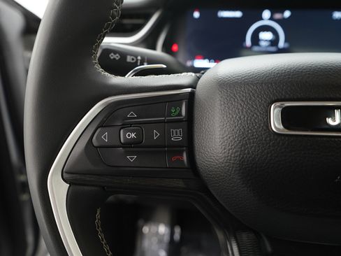 Used 2024 Jeep Grand Cherokee L Altitude image 27