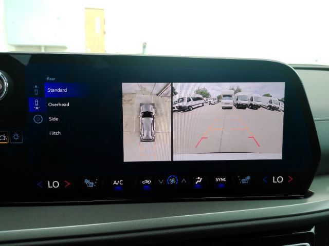 Used 2026 Chevrolet Traverse LT w/ Driver Confidence Package FWD image 8