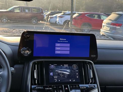 Used 2024 Lexus LX 600 F Sport image 10