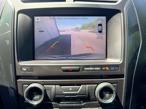 Used 2017 Ford Explorer XLT w/ Equipment Group 202A FWD image 22