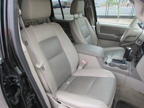 Used 2006 Ford Explorer XLT image 14
