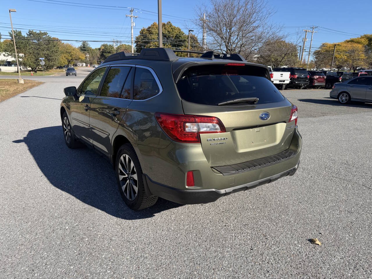 Used 2016 Subaru Outback 2.5i Limited AWD/4WD image 3