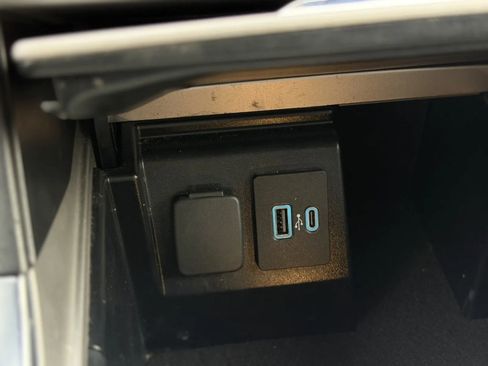 Used 2023 Ford Explorer XLT w/ Equipment Group 202A image 31