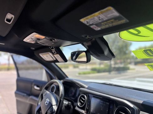 Used 2019 Toyota Tacoma TRD Sport AWD/4WD image 9