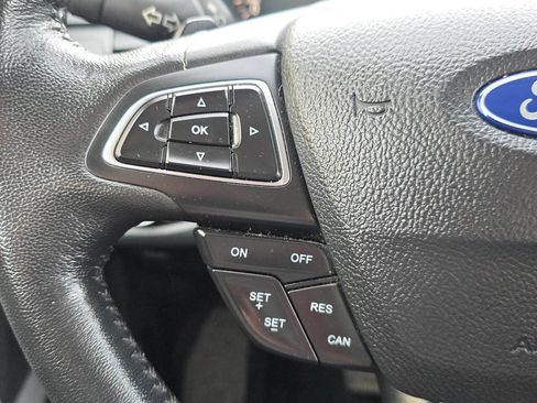 Used 2017 Ford Escape Titanium image 28